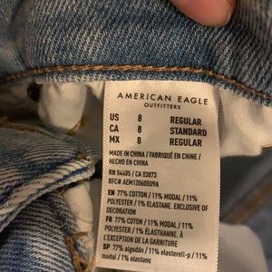 American eagle size 8 ripped mom jeans